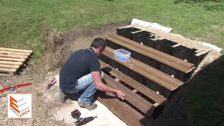 Modulesca – Montage D'Un Escalier Extérieur En Bois encequiconcerne Escalier Extérieur Castorama