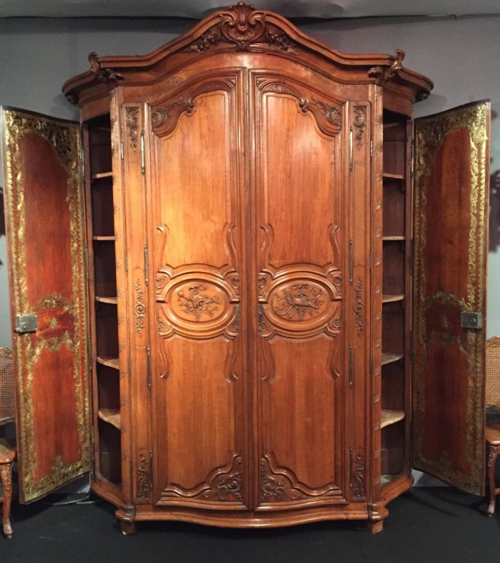 Monumentale Armoire De Chasse, Île De France Époque Régence serapportantà Armoire Ancienne Le Bon Coin