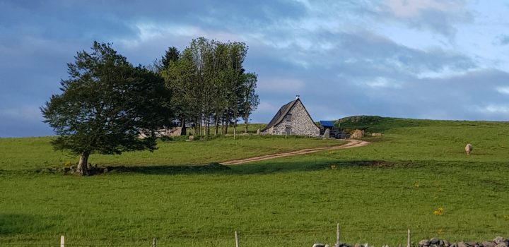 Gîte Le Buron De Terres Rouges, Laguiole – Aubrac concernant Buron Des Terres Rouges