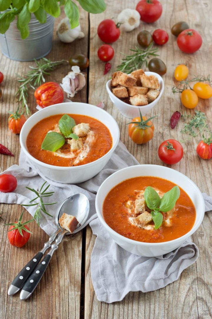 tomatensuppe aus frischen tomaten mit reis