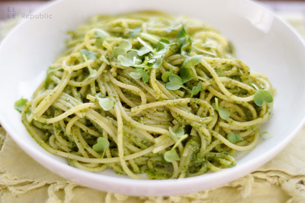 pesto aus zitronenmelisse