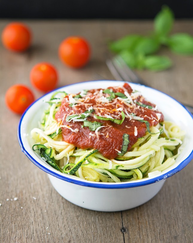 zucchini spaghetti salat