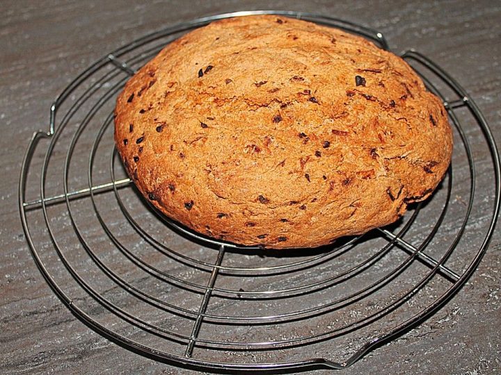 zwiebelbrot mit frischer hefe und röstzwiebeln