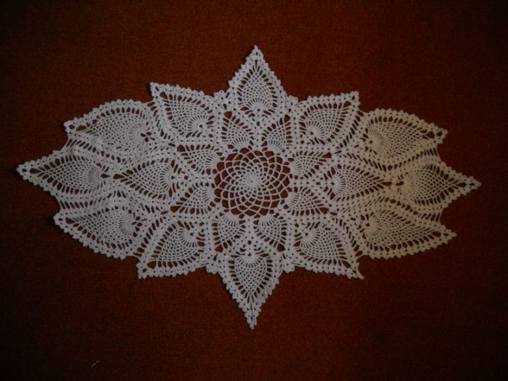 Centre De Table – Brides Et Mailles tout Tuto Chemin De Table Rectangulaire Au Crochet