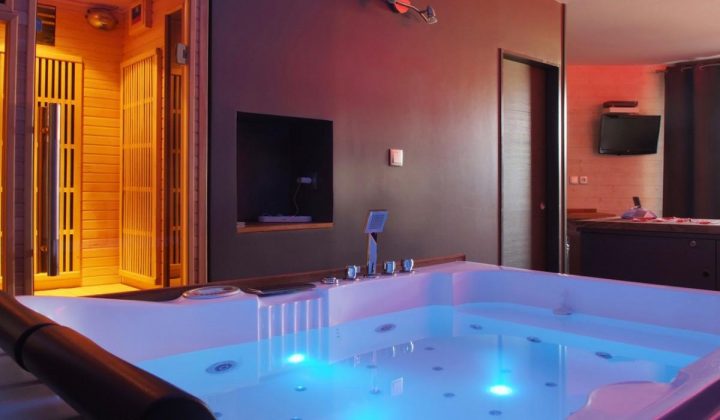 Chambre Avec Jacuzzi Privatif À Lyon Pour Une Nuit Romantique serapportantà Chambre Avec Jacuzzi Privatif Rhône Alpes