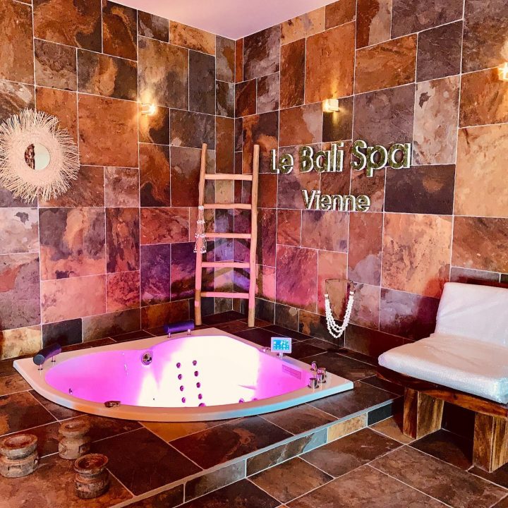 Chambre Avec Jacuzzi Privé Et Sauna À Vienne encequiconcerne Hotels Avec Jacuzzi Lorraine