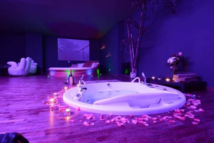 Chambres Avec Spa Et Jacuzzi Privatif En Nouvelle dedans Hotels Avec Jacuzzi Privatif Toulouse