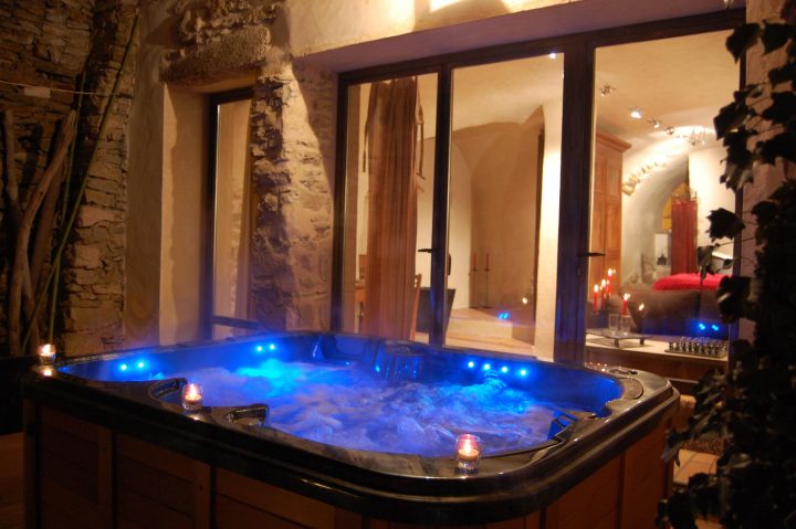 Chambres Avec Spa Et Jacuzzi Privatif En Occitanie – Loveloc concernant Chambre D'Hote Spa Privatif Nord