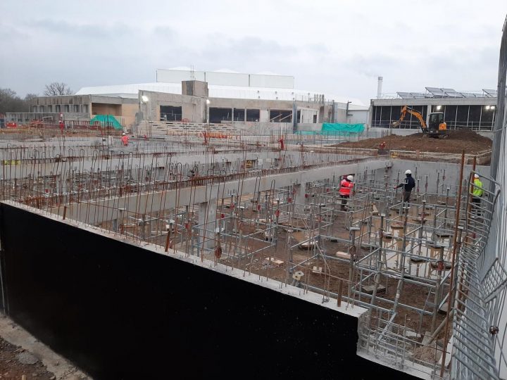 La Roche-Sur-Yon : À La Piscine Arago, La Fin Des Travaux tout Véranda Pour Terrasse La Roche-Sur-Yon