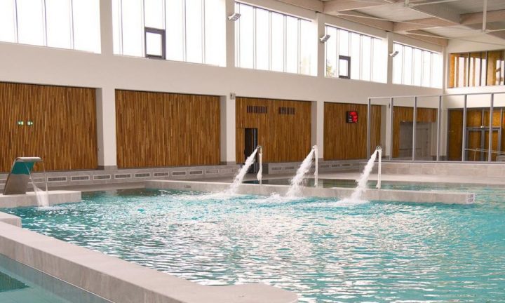 La Roche-Sur-Yon. Le Complexe Aquatique Va S'Équiper D'Un à Véranda Pour Terrasse La Roche-Sur-Yon