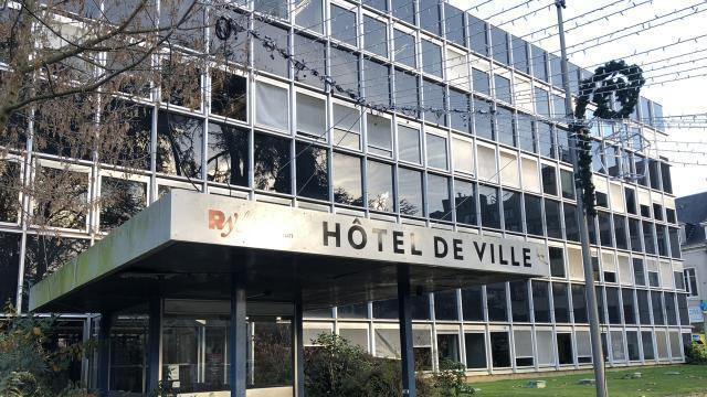 La Roche-Sur-Yon. Les Services De La Mairie Déménagent En dedans Véranda Bioclimatique La Roche-Sur-Yon