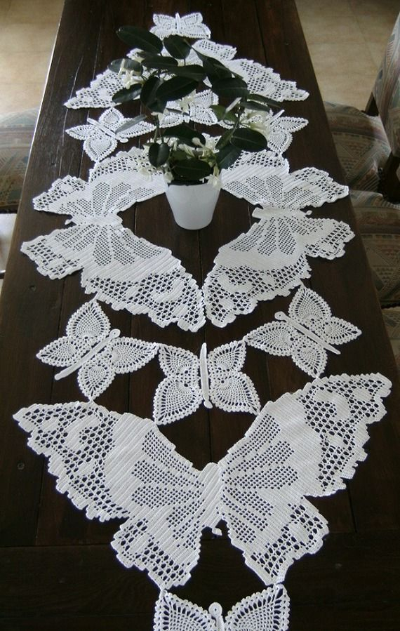 Nappe Chemin De Table Papillons Crochet Fait Main Art serapportantà Tuto Chemin De Table Rectangulaire Au Crochet