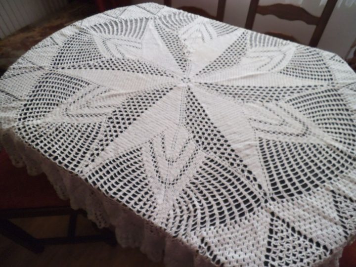 Nappe De Table Rectangulaire Au Crochet — Lamichaure destiné Tuto Chemin De Table Rectangulaire Au Crochet