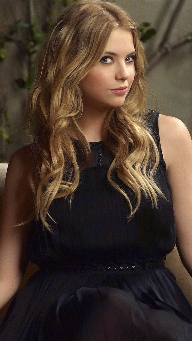 Claire Holt On Pretty Little Liars : She Is Portrayed By concernant Emilie Gilbert Actrice