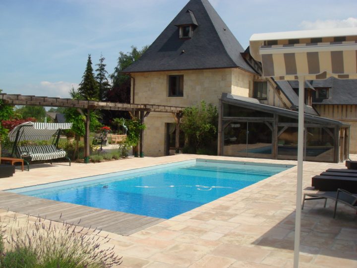 Construction De Piscine Dans Le Calvados À Deauville avec Liner Gris Et Volet Securite Gris Quen Pensez Vous