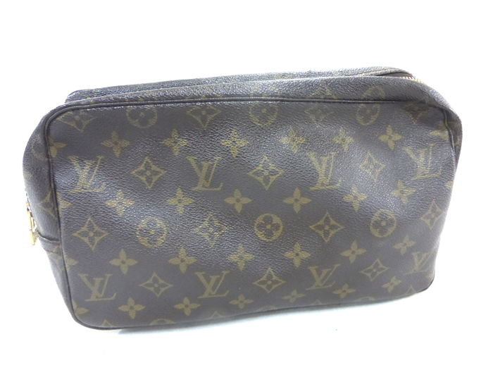 Louis Vuitton – Trousse De Toilette 28 Monogram Makeup Bag concernant Trousse Amovible De Vuitton 1925