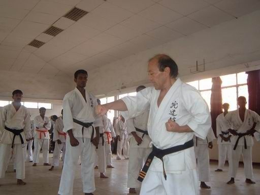 Mestre Oscar Higa: Shorinryu Kyudokan: concernant Noemie O Farrell Et Distrik 31