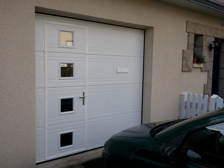 Porte De Garage Enroulable Motorisée Brico Depot – La concernant Roulette Pour Porte De Garage Brico Depot