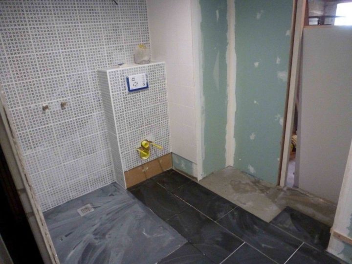 Salle D'Eau Adaptée Au Handicap Et Chambre D'Appoint En avec Une-Salle-De-Bains-Amenagee-Pour-Etre-Aussi-Pratique-Qu-Esthetique