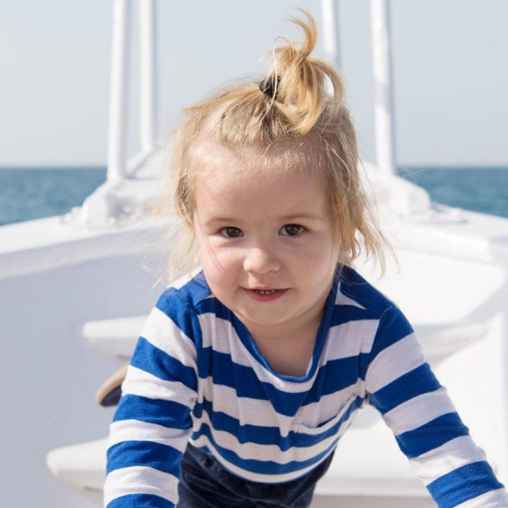 kleine jungs mit langen haaren