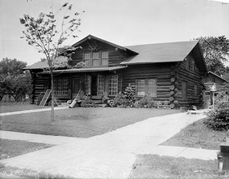 the log cabin des plaines