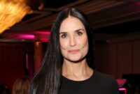 demi moore height weight