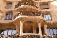 qui a construit la maison de gaudi