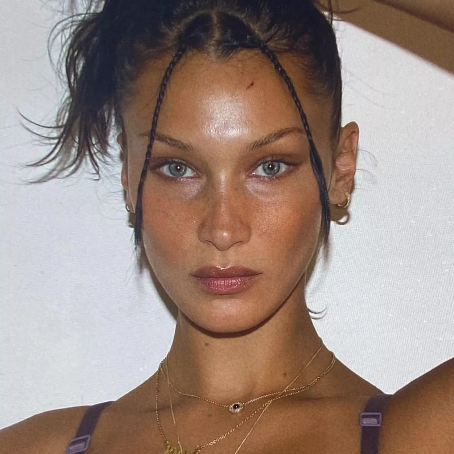 "Lloro todas las noches", Bella Hadid habla abiertamente de su ansiedad